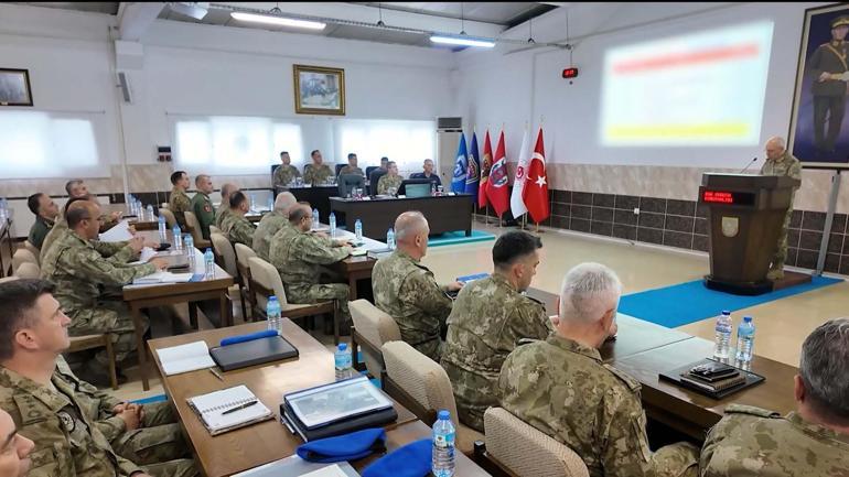 Kara Kuvvetleri Komutanı Bayraktaroğlundan Ege Ordusu Komutanlığında inceleme