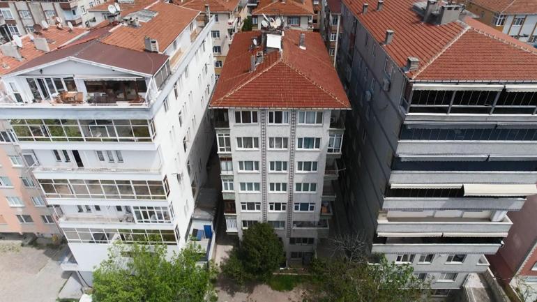 Küçükçekmecede deprem sonrasında boşaltılan binalar havadan görüntülendi