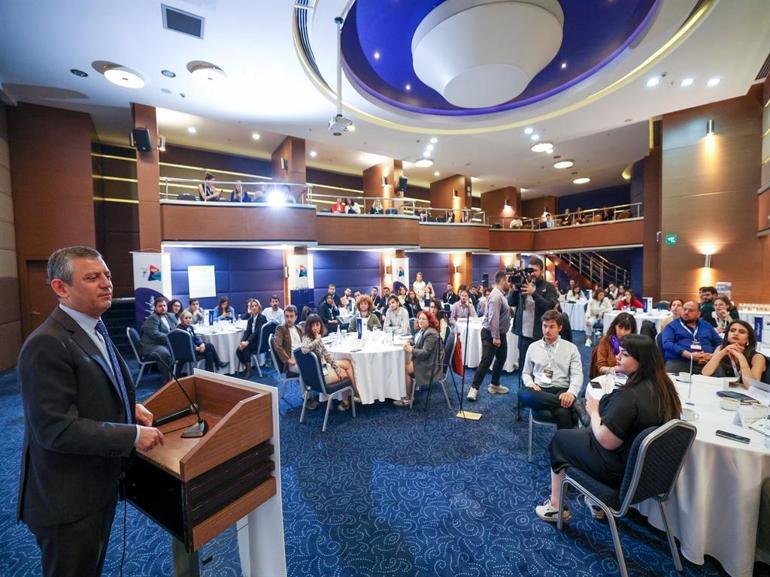 Özgür Özel, gençlerle buluştu