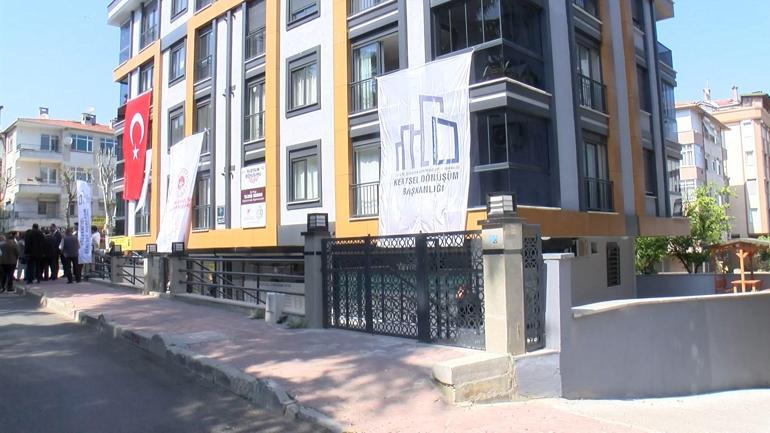 Bahçelievlerde Yarısı Bizden kampanyasıyla yeniden yapılan bina hak sahiplerine teslim edildi