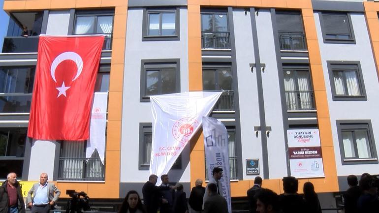 Bahçelievlerde Yarısı Bizden kampanyasıyla yeniden yapılan bina hak sahiplerine teslim edildi