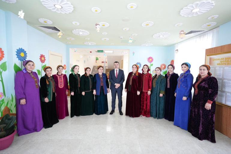 Bakan Tekin, Türkmenistanda anaokulunu ziyaret etti
