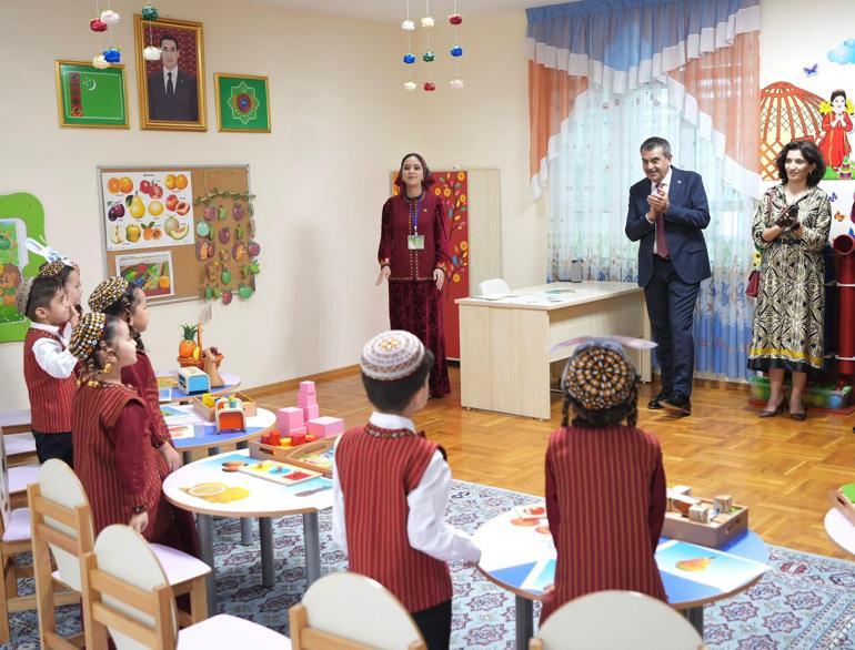 Bakan Tekin, Türkmenistanda anaokulunu ziyaret etti