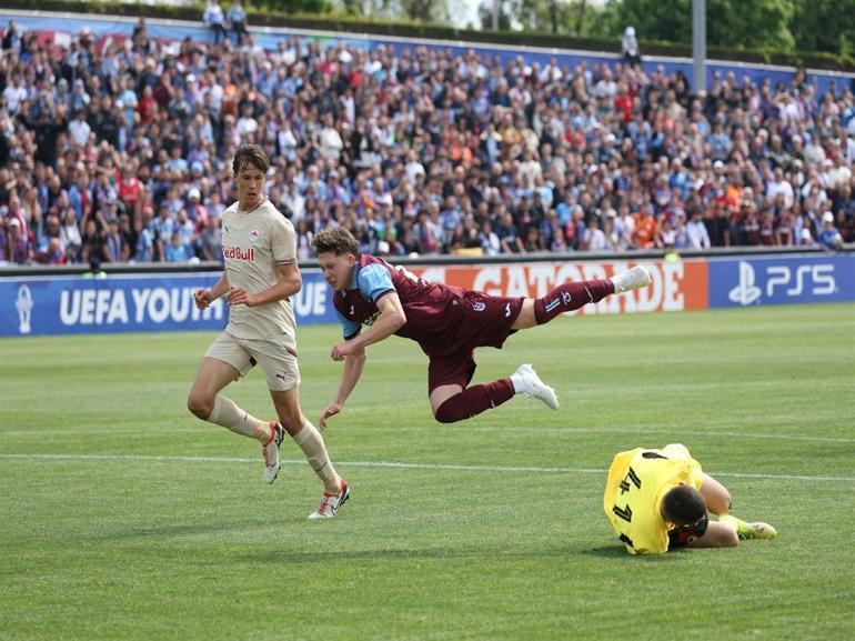 Trabzonspor 19 Yaş Altı Takımı, Avusturya’nın Salzburg takımını 2-1 yenerek finale yükseldi