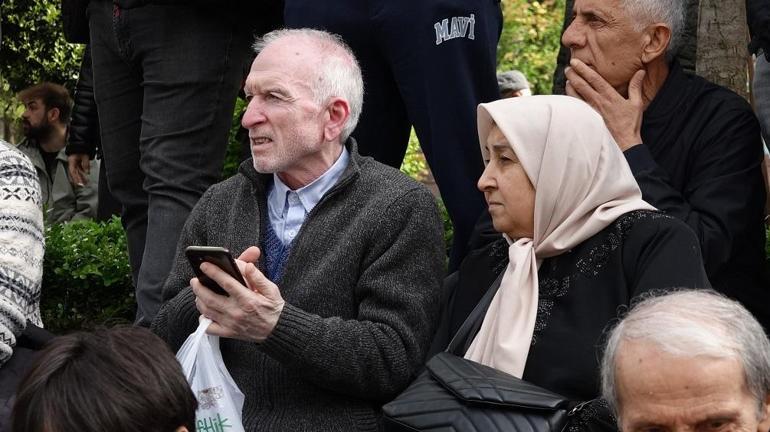 Finale yükselen Trabzonspor U19 Takımına yağmurda horonlu kutlama