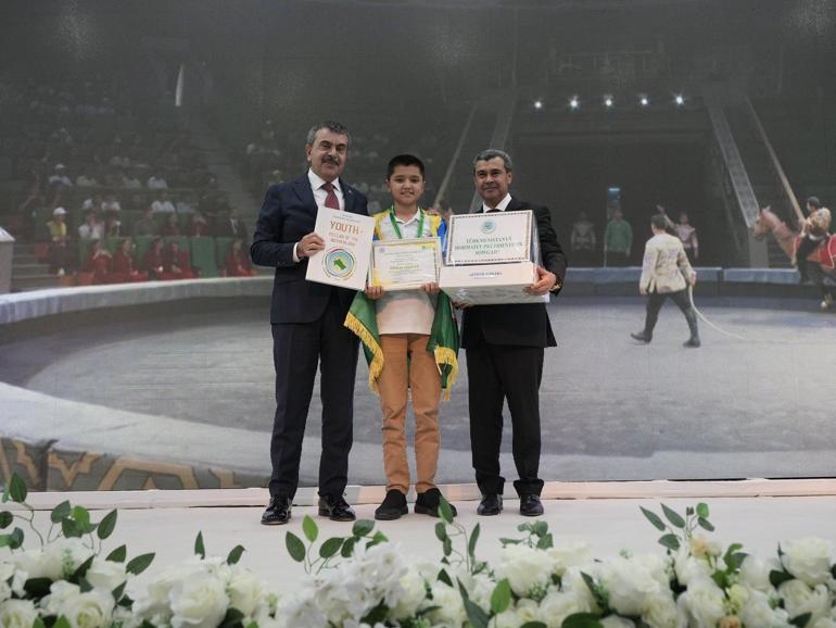 Bakan Tekin, Türkmenistan’da 2nci Uluslararası Matematik Olimpiyatı Ödül Törenine katıldı