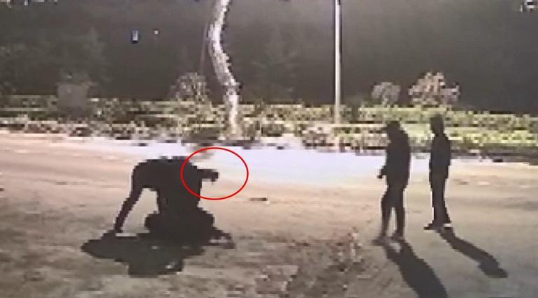 Yolunu kestikleri Yağızı öldüresiye dövüp, 4 yerinden bıçakladılar; o anlar kamerada