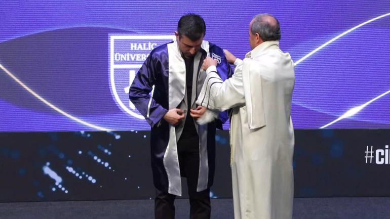 Selçuk Bayraktara Haliç Üniversitesinde fahri doktora ünvanı verildi