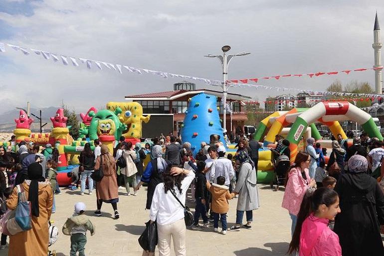 Edremit Belediyesi, çocuk şenliği düzenledi