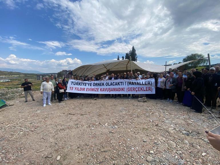 15 yıldır kentsel dönüşüm bekleyen hak sahipleri, arazilerine çadır kurdu