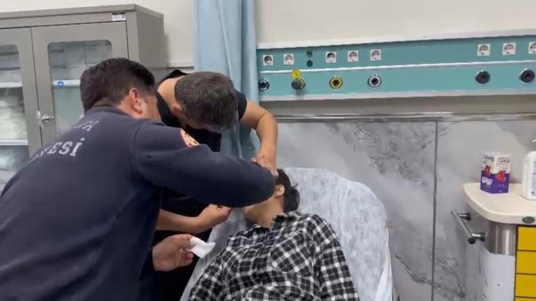 Şanlıurfada göz kapağı fermuara sıkışan Yasemini itfaiye kurtardı