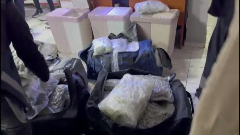 Petshopa uyuşturucu operasyonu: 4 gözaltı