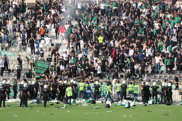 Denizlispor ilk kez amatöre düştü, taraftar stadı yaktı