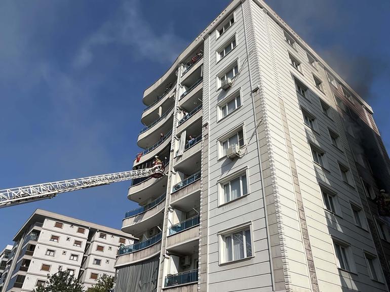 6 kişinin dumandan etkilendiği yangın, çocukların halıyı tutuşturmasıyla çıkmış