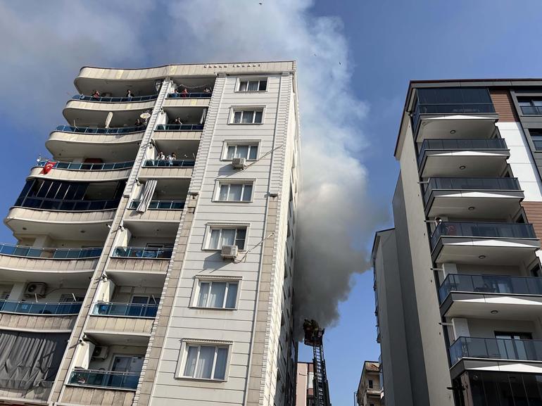 6 kişinin dumandan etkilendiği yangın, çocukların halıyı tutuşturmasıyla çıkmış