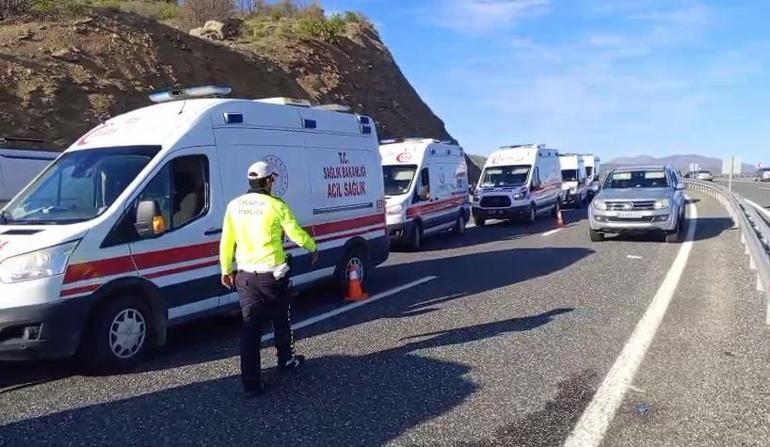 Elazığda yolcu midibüsü devrildi; 25 yaralı