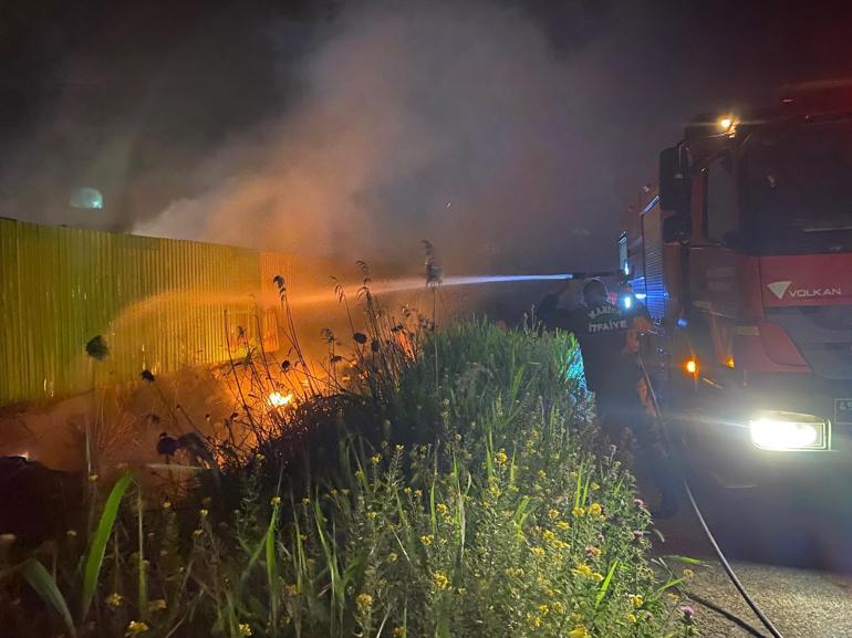 Manisada geri dönüşüm tesisindeki yangın, söndürüldü