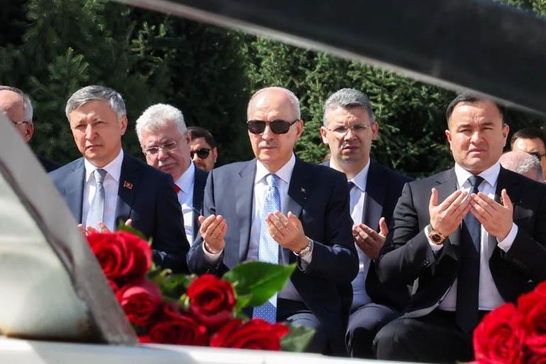 TBMM Başkanı Kurtulmuş, Ata-Beyit Ulusal Tarih ve Anıt Kompleksi’ni ziyaret etti