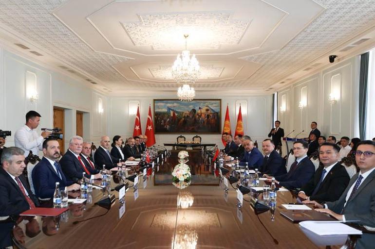 TBMM Başkanı Kurtulmuş, Kırgızistan Jogorku Keneş Başkanı Turgunbek Uulu ile bir araya geldi