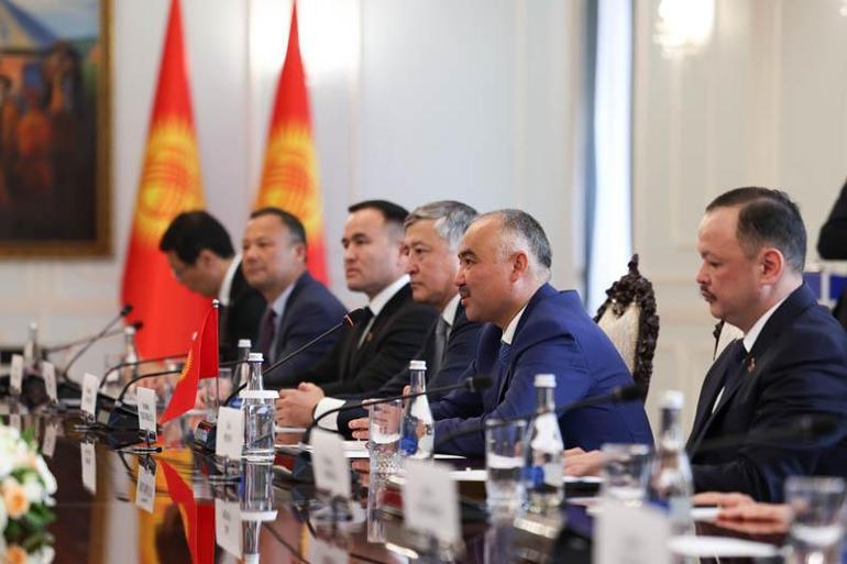 TBMM Başkanı Kurtulmuş, Kırgızistan Jogorku Keneş Başkanı Turgunbek Uulu ile bir araya geldi