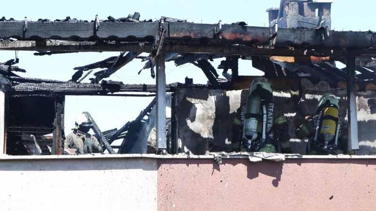 Gaziosmanpaşada 4 katlı binada çıkan yangın söndürüldü