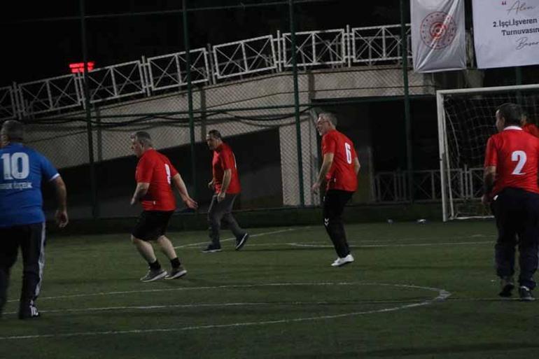 Bakan Işıkhandan 1 Mayıs Futbol Turnuvası Finalinde başlama vuruşu