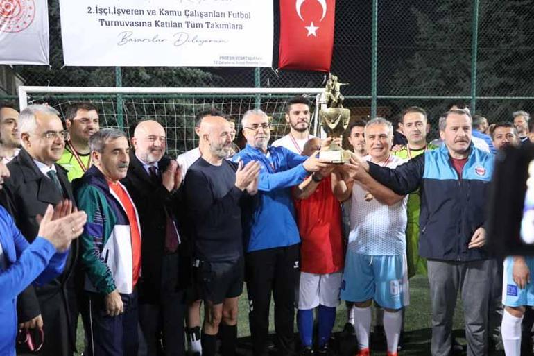 Bakan Işıkhandan 1 Mayıs Futbol Turnuvası Finalinde başlama vuruşu
