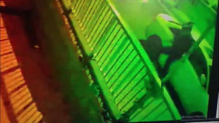 Kartalda park halindeki otomobilden 50 bin lira çalan şüpheliler kamerada