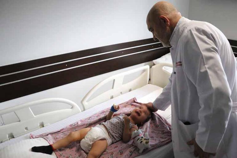 2 yaşındaki çocuğa, yanağından alınan yama ile idrar kanalı oluşturuldu