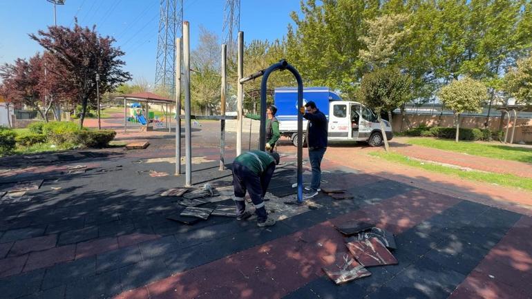 Avcılarda çocuk oyun parkını benzin dökerek yaktılar