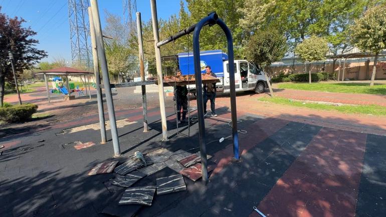 Avcılarda çocuk oyun parkını benzin dökerek yaktılar