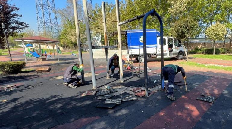 Avcılarda çocuk oyun parkını benzin dökerek yaktılar