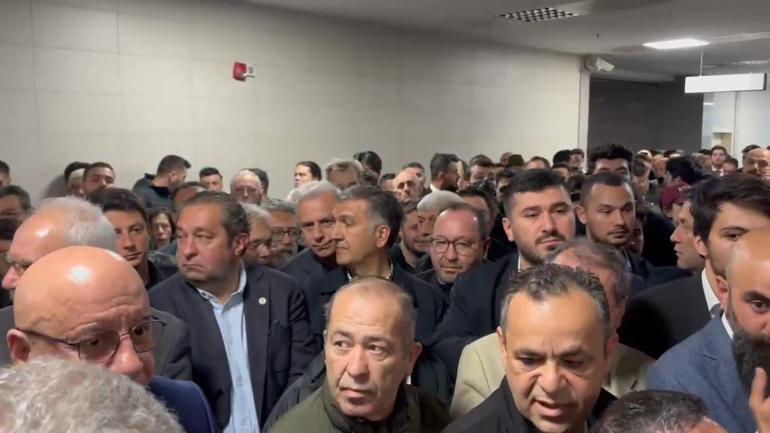Zafer Partisi Genel Başkanı Ümit Özdağ hakim karşısında