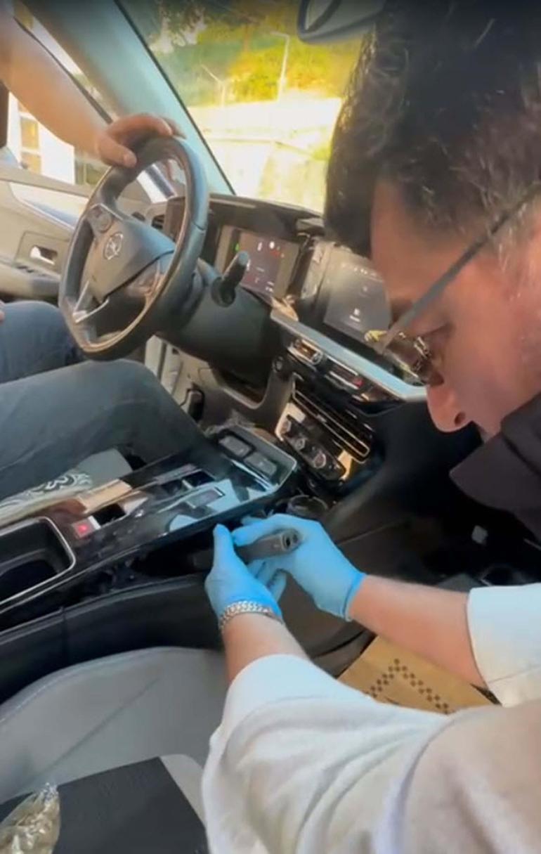İhbar sonrası durdurulan otomobilden uyuşturucu ve tabanca çıktı; 2 tutuklama
