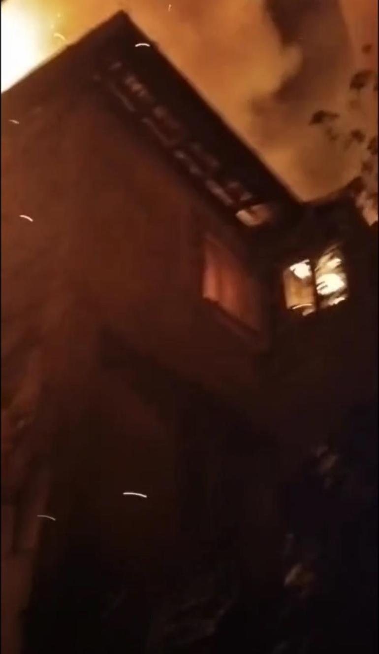 2 katlı evde yangın çıktı; 3 kedi öldü