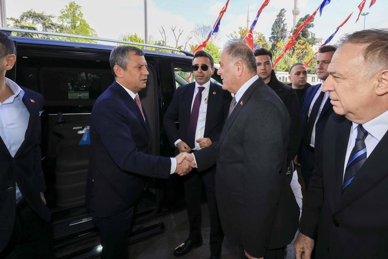 Özgür Özel Saraçhanede konuştu