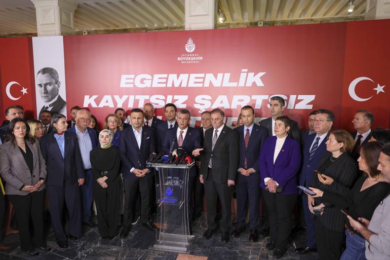 Özgür Özel Saraçhanede konuştu