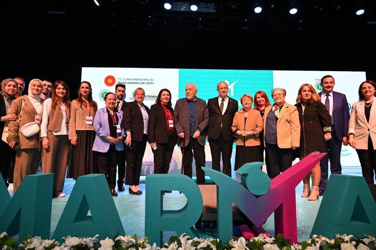 İlber Ortaylı’dan öğrencilere: Hiçbir zaman kaçak yolla bir yere girmeyi, partilere ve tarikatlara güvenerek bir yerlere sızmayı denemeyin