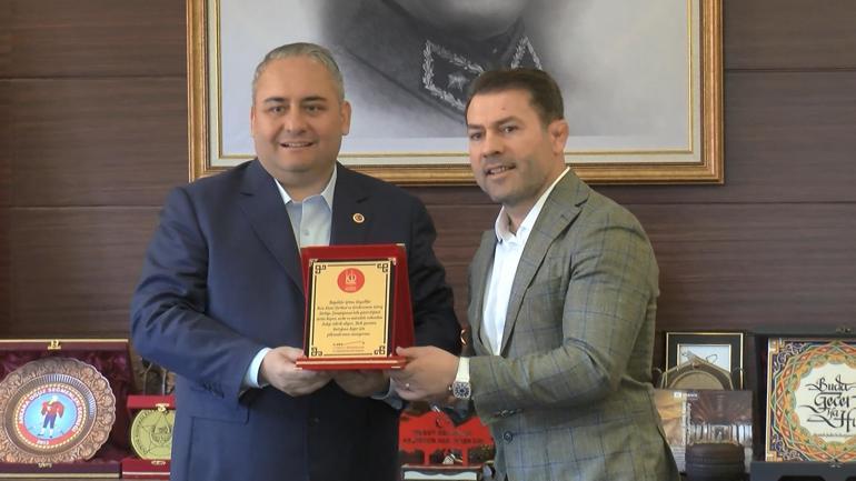 Türkiye şampiyonu ASKİ ve Keçiören Belediyesi Spor Kulübü sporcuları, ödül töreninde bir araya geldi