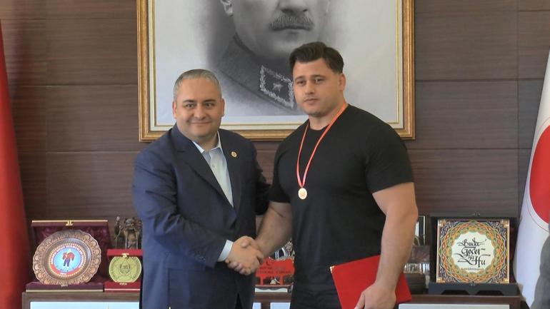 Türkiye şampiyonu ASKİ ve Keçiören Belediyesi Spor Kulübü sporcuları, ödül töreninde bir araya geldi