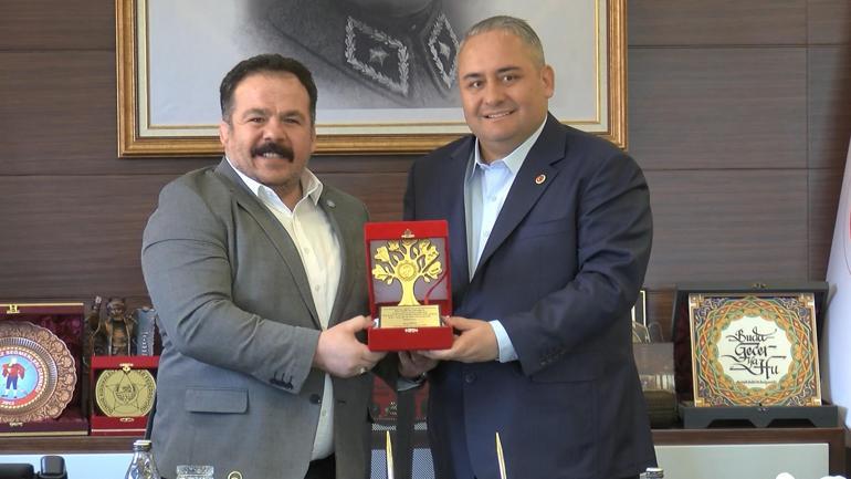 Türkiye şampiyonu ASKİ ve Keçiören Belediyesi Spor Kulübü sporcuları, ödül töreninde bir araya geldi