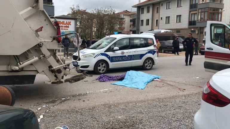 Sakaryada çöp kamyonunun altında kalan yaya öldü; kaza anı kamerada