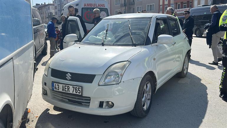 2042ye kadar ehliyetine el konulan sürücü, otomobiliyle park halindeki halk otobüsüne çarptı