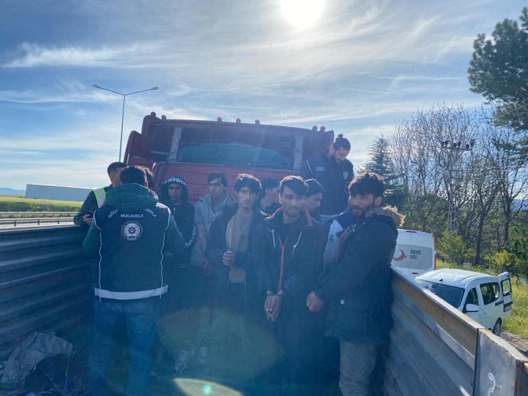 TIRın dorsesinde 10 kaçak göçmen yakalandı; 2 gözaltı