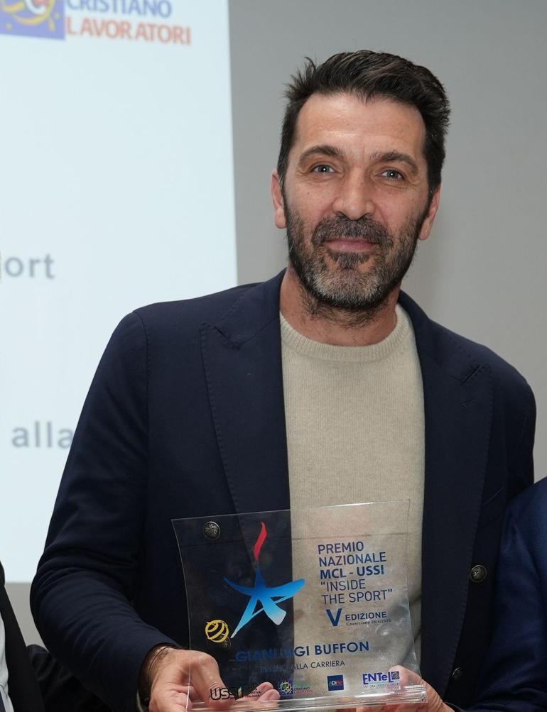 İtalya’da düzenlenen ‘Inside The Sport 2025’ gecesinde Türk gazeteci Keşaplı da ödül aldı