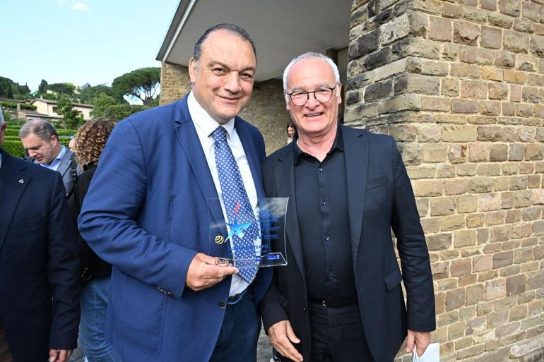 İtalya’da düzenlenen ‘Inside The Sport 2025’ gecesinde Türk gazeteci Keşaplı da ödül aldı