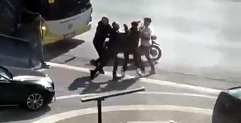 Avcılarda sürücülerin kavgası kamerada