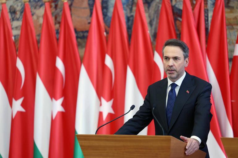 Bakan Bayraktar, Macaristan Dışişleri ve Dış Ticaret Bakanı Szijjarto ile bir araya geldi