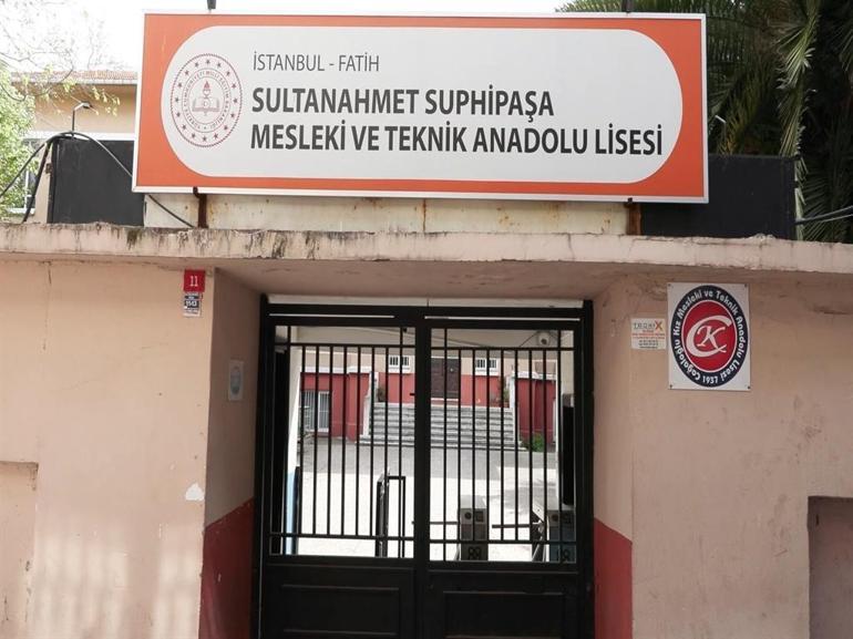 İstanbulda depremin ardından 4 okul tahliye edildi