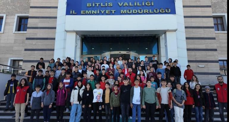 Bitliste öğrenciler, Aybüke Öğretmen Oldum Ben filmini izledi